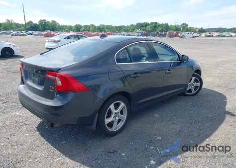 2013 Volvo S60 T5 z USA, uszkodzony, nr VIN YV1612FH2D2206523